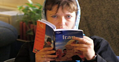 Nieopodal Persepolis 2010